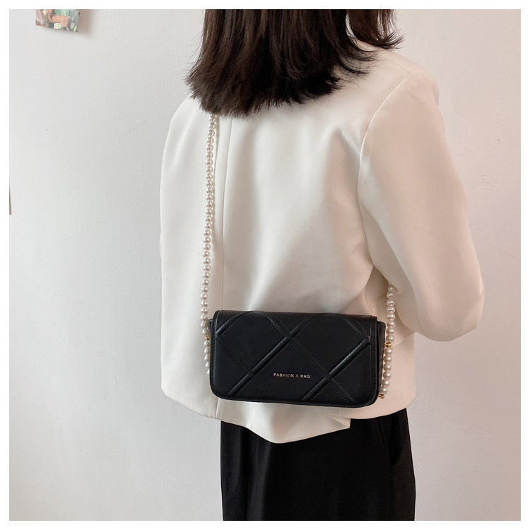 Simple Pearl Chain One-shoulder Diagonal Square Bag display picture 10
