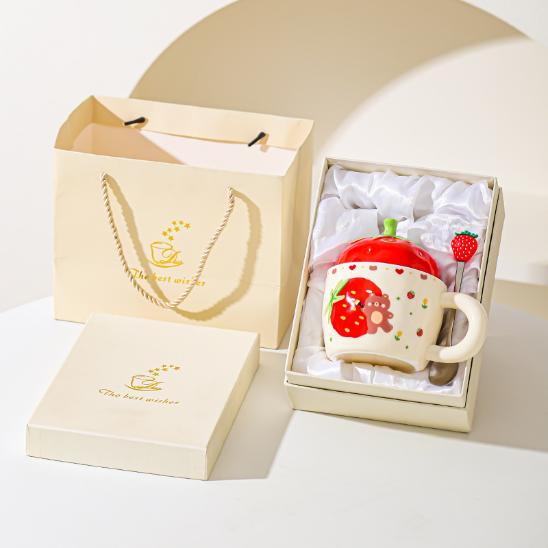 Taza de cerámica de oso de fresa con taza de regalo para chicas taza de marca doméstica de alto valor de pareja taza de desayuno de leche