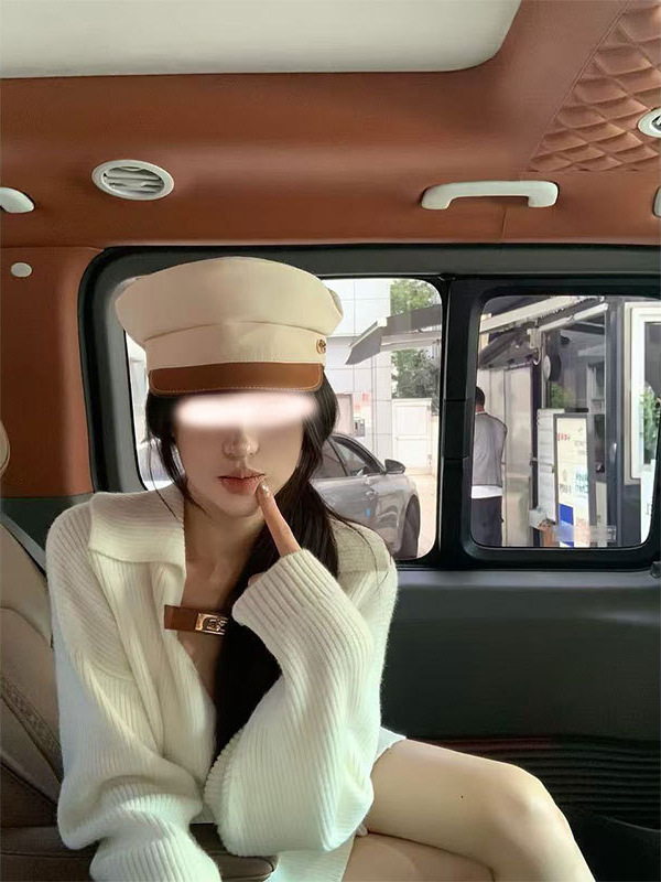 woppei 极简皮革金扣V领白色针织毛衣裙慵懒宽松休闲百搭连衣裙|undefined