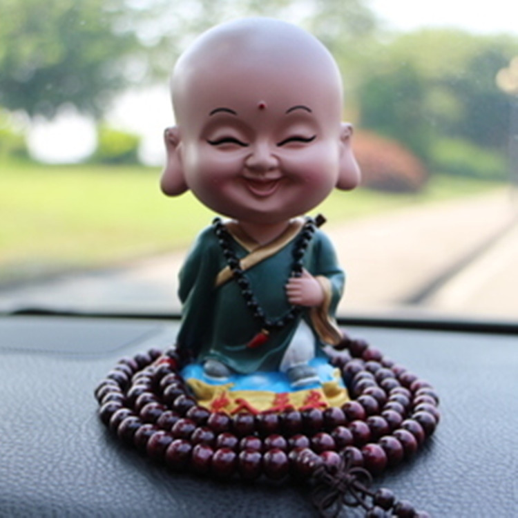 자동차 장식품 흔들기 작은 스님 진정 평화 자동차 액세서리 자동차 수지 흔들리는 머리 인형 귀여운 남녀 용품