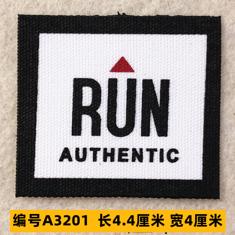 Sombrero, pantalón, equipaje, ropa para bebés, ropa para mascotas, ropa para niños, accesorios de ropa, etiquetas de tela, insignias, accesorios de marca registrada 4 muestras