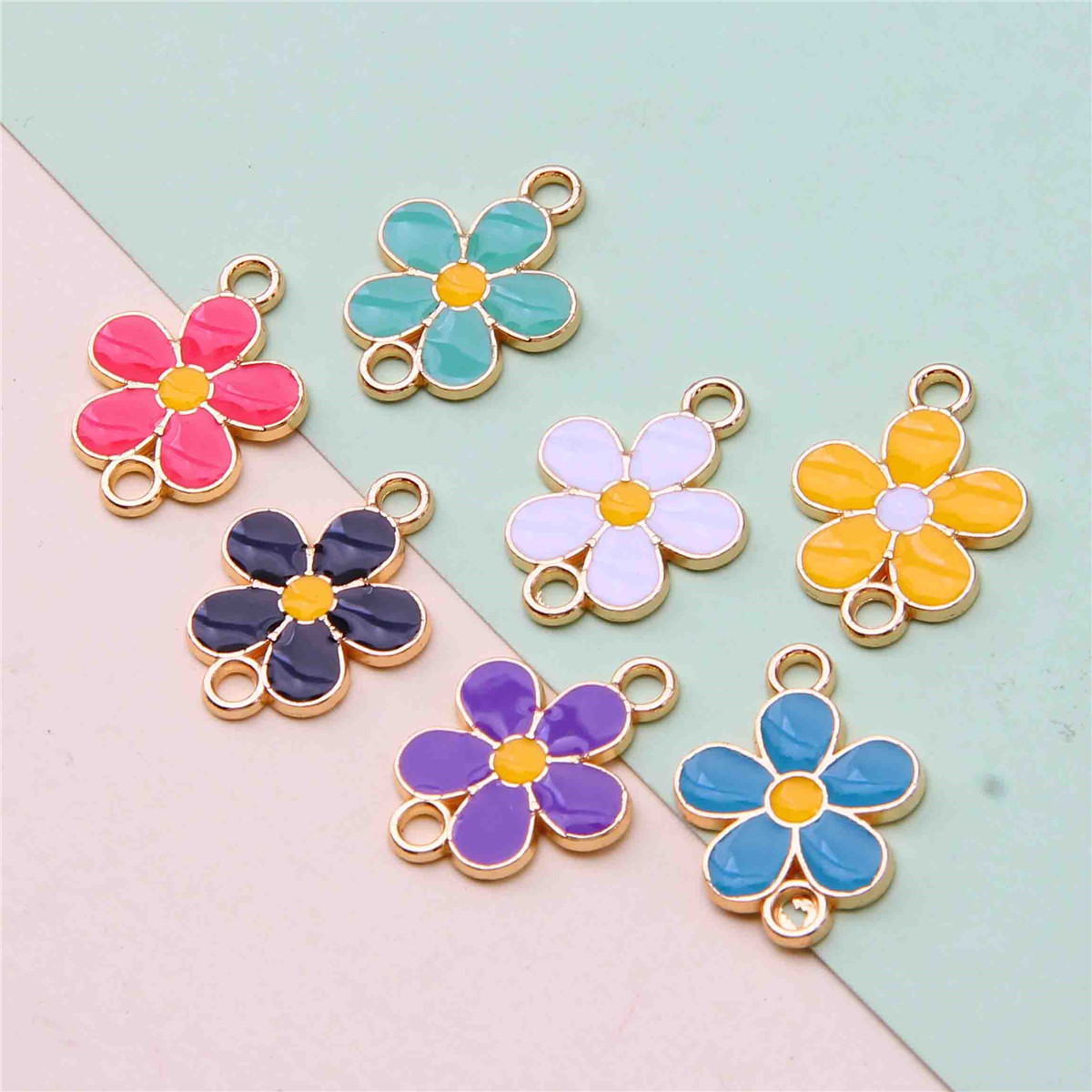Colgante de doble colgante de aleación de goteo de aceite unilateral de cinco pétalos de flores coloridas flores DIY para hacer orejas colgante material de colgante de pulsera
