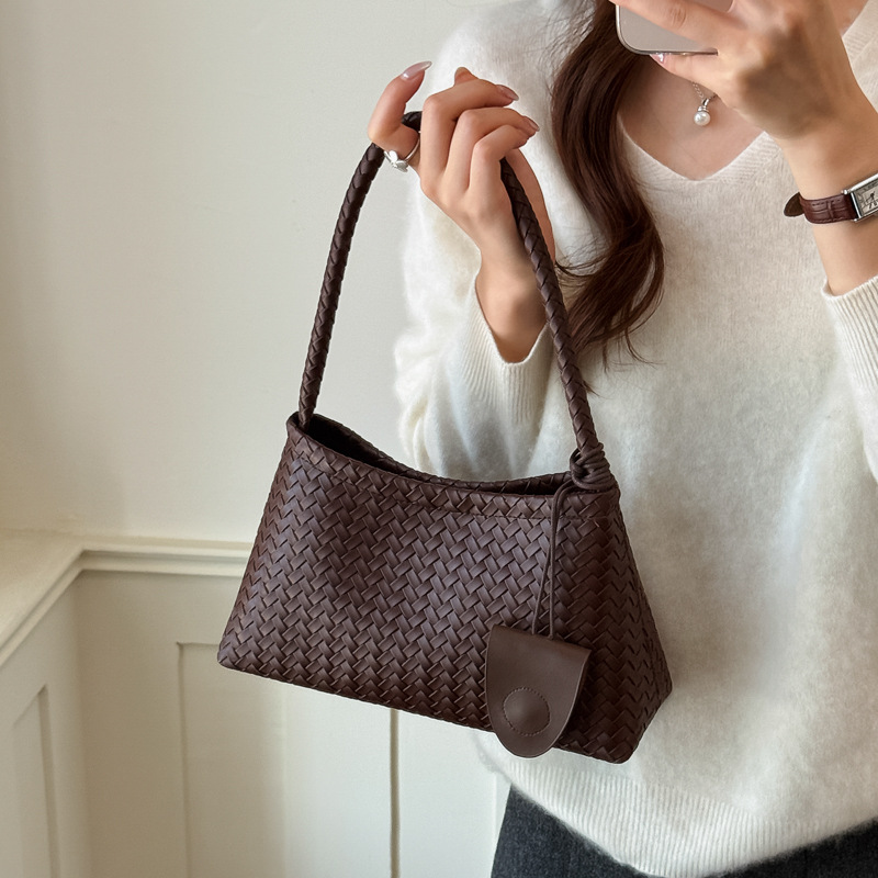Cross-border hot-selling summer trend woven women's fashion bag, versatile niche shoulder bag, underarm bag