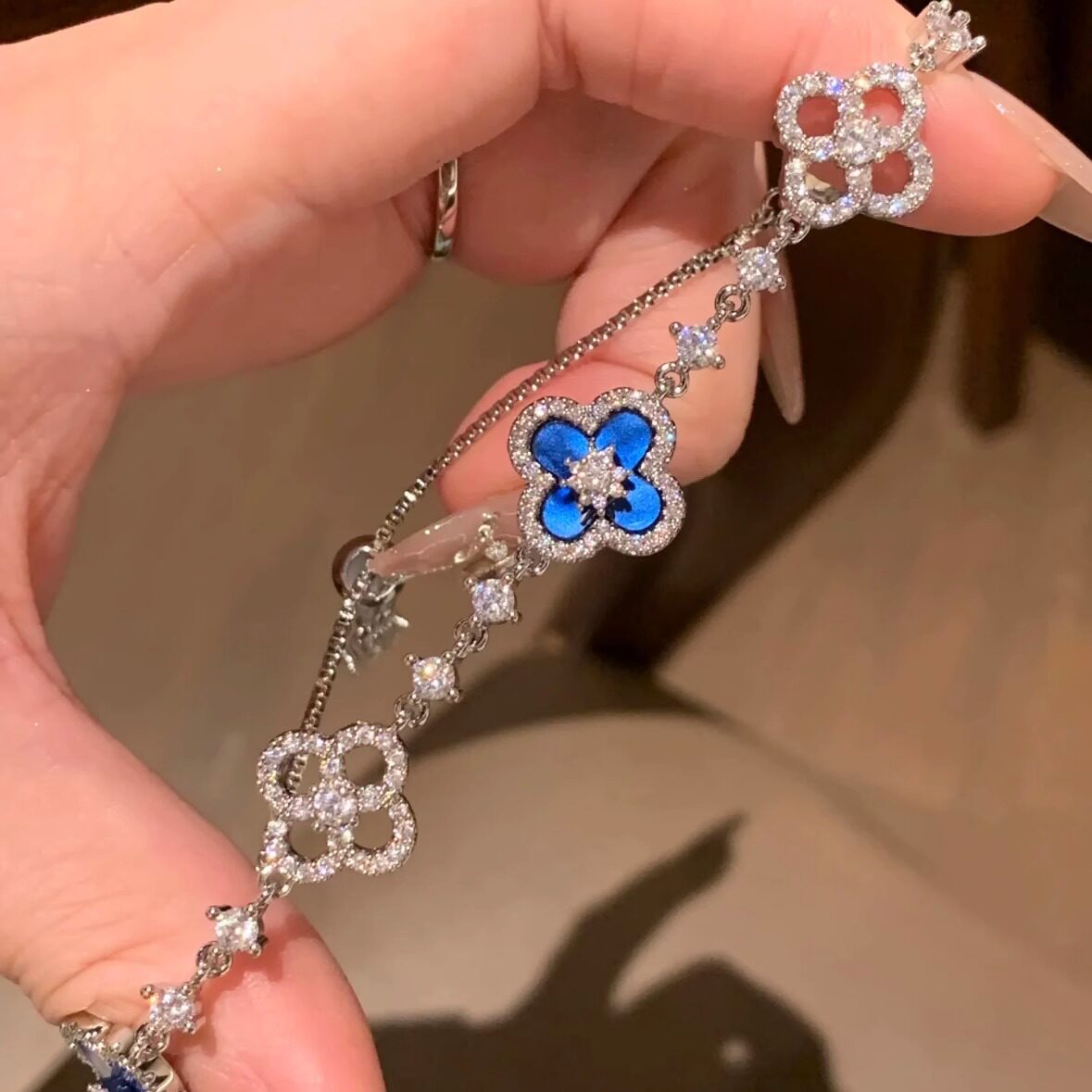 复制_仿镶钻粉色四叶幸运草手链女款抽拉式高级感.jpg