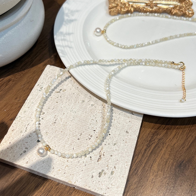 Colar de pérolas com fecho magnético para mulher elegante_voghion.com