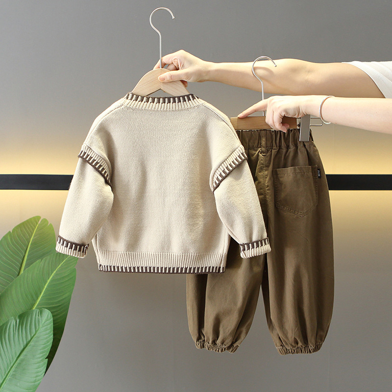 6149 traje de otoño para niños 2025 nuevo estilo estilo occidental suéter para niños chaqueta traje de tres piezas bebé primavera y otoño versión coreana