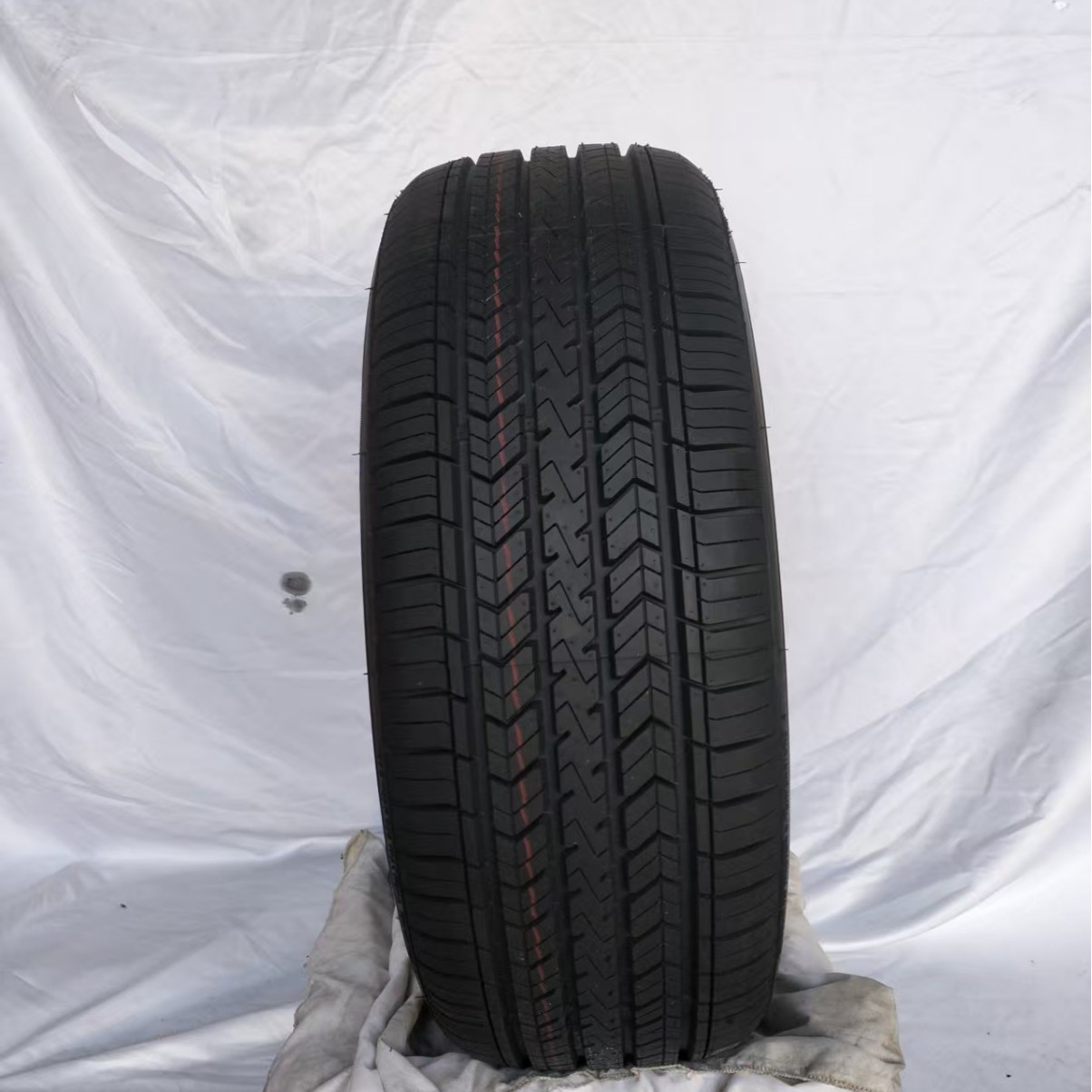 Changlushong Car Tire 205/55R16-Ch01 91W High Cost-Performance, Safe and Durable Car Tire