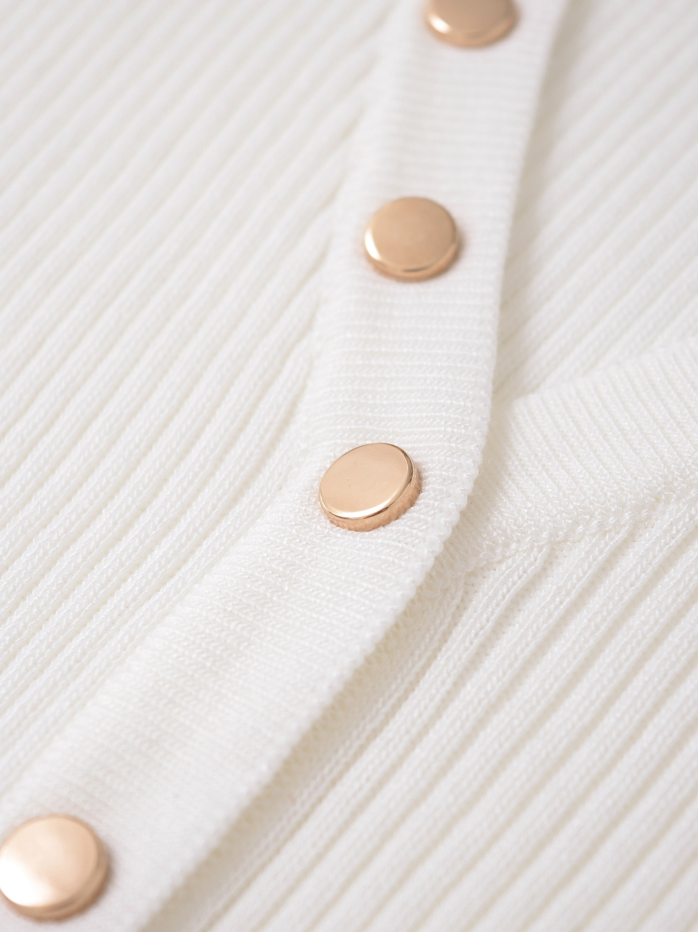 Damenbekleidung 2024 Herbst und Winter neue Mode Goldschnalle Dekoration flache Nadel Weste Top_voghion.com