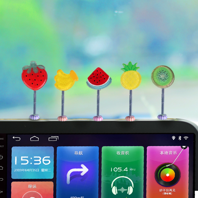 Adornos creativos para automóviles, resorte de la cabeza del automóvil, lindo mobiliario de frutas oscilantes, descompresión, accesorios para automóviles, celebridades de Internet de escritorio