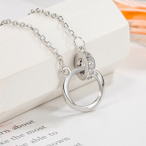 Interlocking Mobius Necklace Women's Light Luxury Niche High-Design Clavicle Chain  New Exquisite