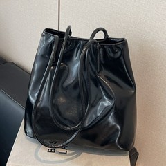 复古通勤大容量包包女休闲时尚水桶包2025托特新款小众设计单肩包