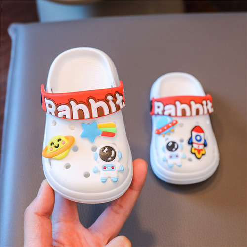 Children's slippers men's summer Baotou soft sole non-slip home indoor sandals girls and children's summer cute hole shoes