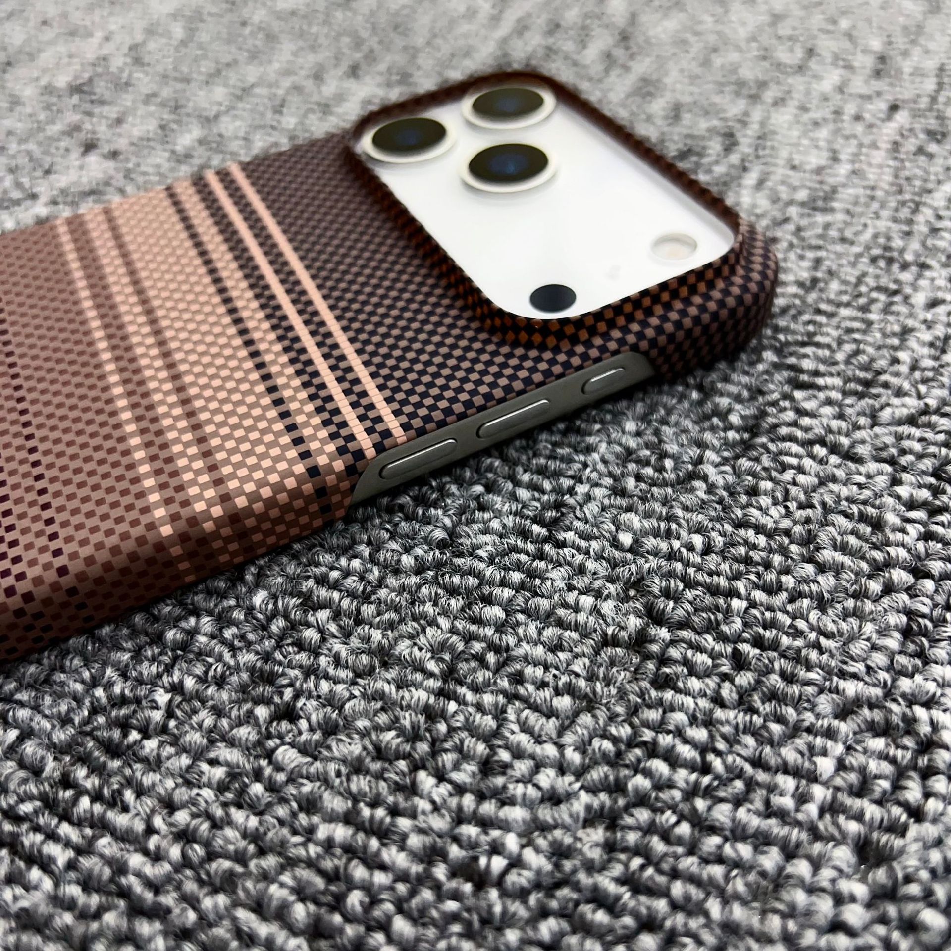 Coque Magnétique Iphone 17 Pro Max Texture Fibre Carbone Kevlar_voghion.com