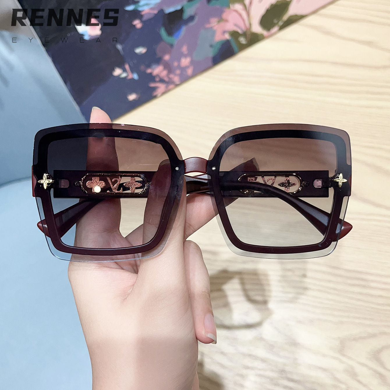 Nuevos accesorios de trébol de cuatro hojas con marco hueco transfronterizo Gafas de sol de moda Gafas de sol de protección UV para exteriores para PC coreanas