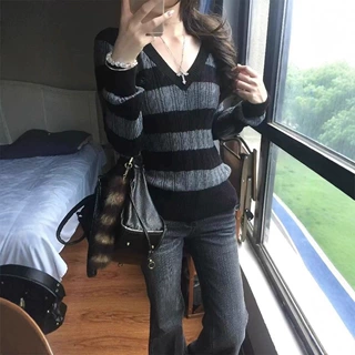 计感条纹V领长袖针织衫女秋季新款修身显瘦气质休闲百搭上衣潮