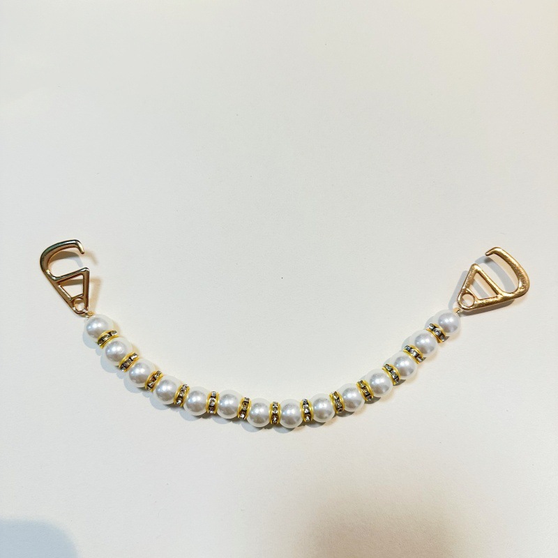 A형 화이트 비즈와 다이아몬드가 가득한 골드 22.5cm