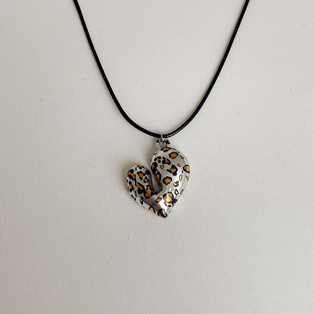 19g Weight Resin Pendant Material Pendant Necklace Classification Wax line Chain Material Woven Chain Chain Type 1 Piece Quantity Daily Occasion Resin, Wax line Material Star, Heart Shape, Leopard Pattern Women's Gender Retro Style Retro Star Heart Shape Leopard Resin Wax Line Woven Chain Pendant Necklaces Wholesale 17