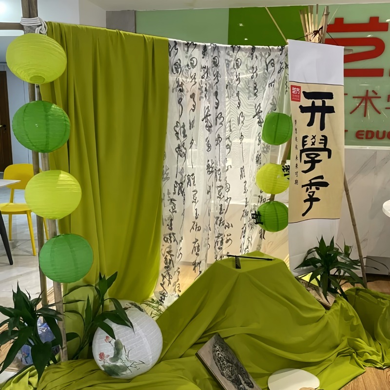 新中国式の国風の書道のカーテンの緑の色の布のカーテンの春の環は端午の節句のシーンを作って幼稚園のホールを配置します。|undefined