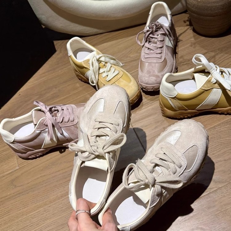 Universal GAT shoes made of soft leather with hidden heel with…