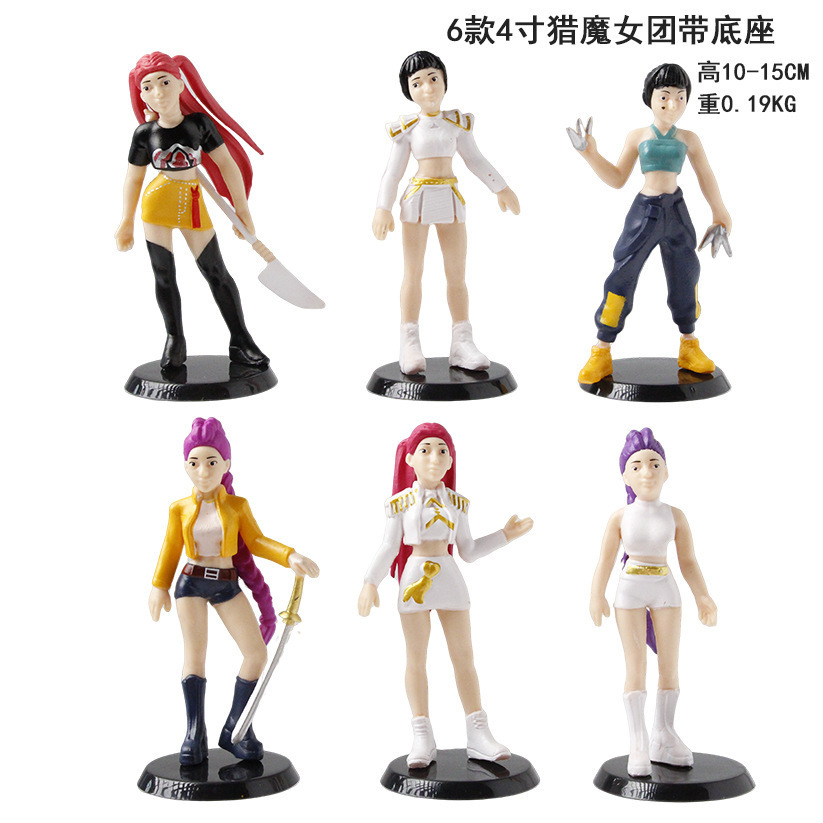 Versión dorada de la combinación de hombre de palo de madera extraño de costura, neumáticos de elefante ensamblados, todo divertido modelo de muñeca de decoración de escritorio