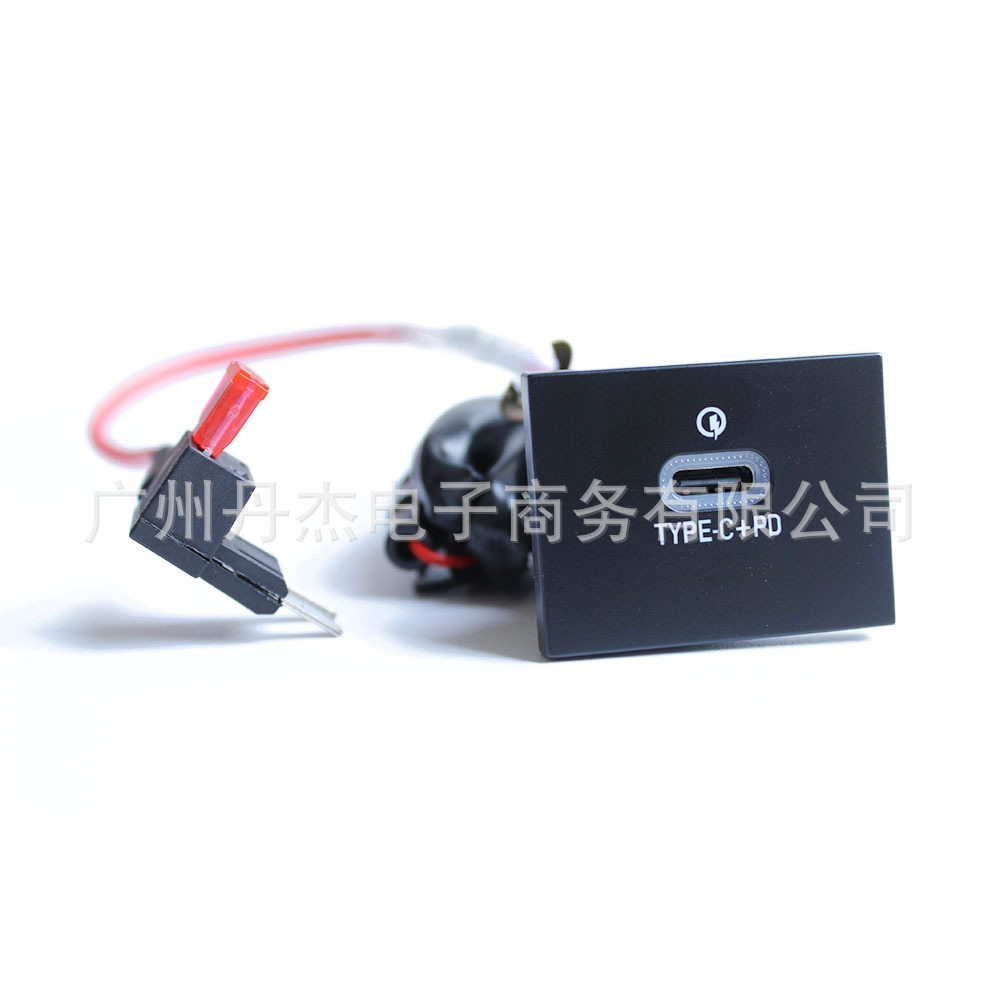 Suitable for Ford classic Focus original car hole black modified car charger QC3.0USB fast charge