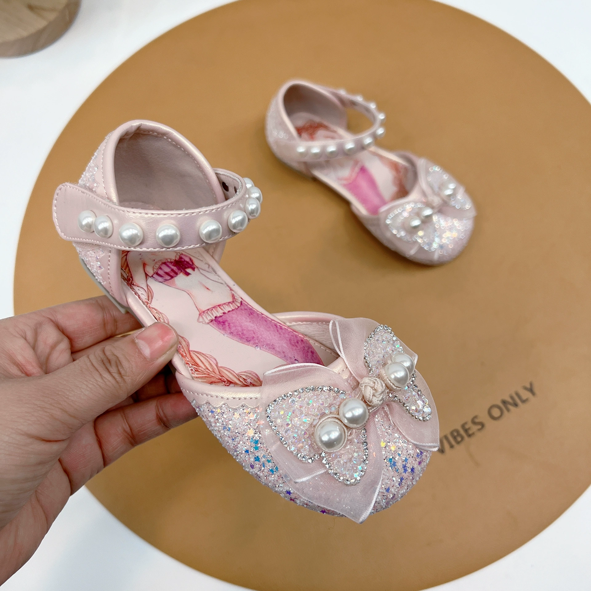 Small princess costume, summer sandals with bow