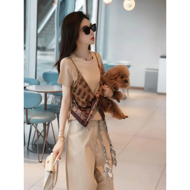 Популярный летом элегантный дизайн во французском стиле с красивым ощущением, топ на правое плечо абрикосового цвета и футболка из искусственного материала, состоящая из двух частей.