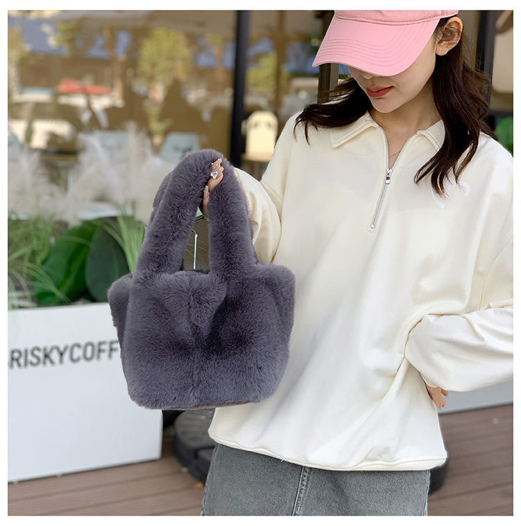 New handbag for women in 2024 with a high-end feel, solid color plush bag, fashionable and versatile handbag, cute_voghion.com