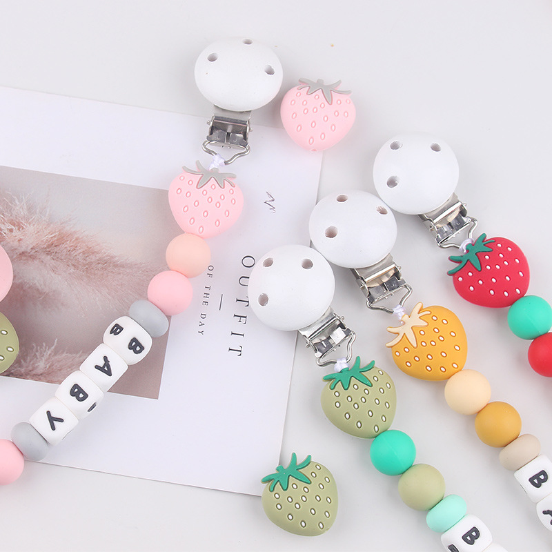 Nuevos productos para bebés Clip de chupete redondo de madera para calmar la cadena de chupete de silicona de fresa de dibujos animados para bebés