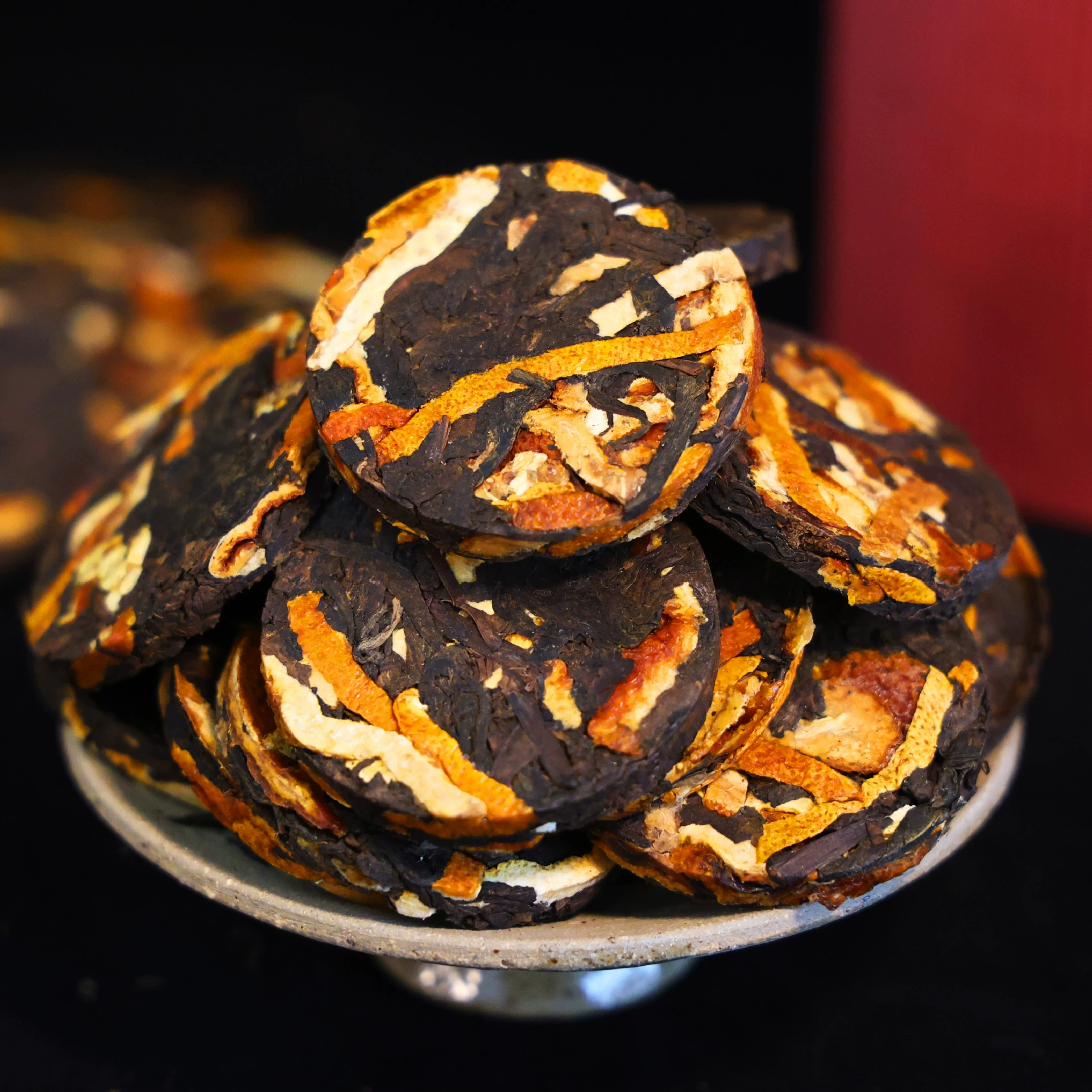 Чай пуэр с кожурой мандарина, маленькие чайные брикеты пуэр, чай пуэр с мандарином Синьхуэй, чайные листья в пакетиках, чай из кожуры мандарина, маленькие круглые чайные брикеты.