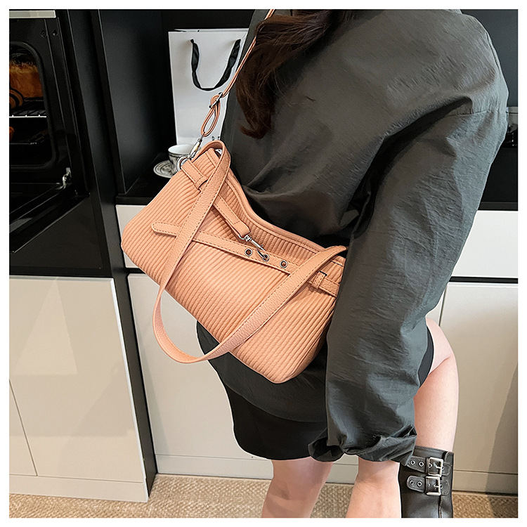 Large-capacity women's summer 2025 new fashion crossbody bag, Korean-style casual single-shoulder armpit commuting bag for work undefined