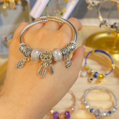 La pulsera de acero de titanio diy no se desvanece, alta gama, accessible, de lujo, retro, simple, ins, nicho fugitivo, princesa, ajustable, artístico femenino