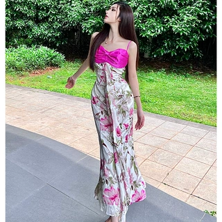 现货小XIAO  袅袅婷婷碎花吊带连衣裙新款茶歇法式高级感海边度假