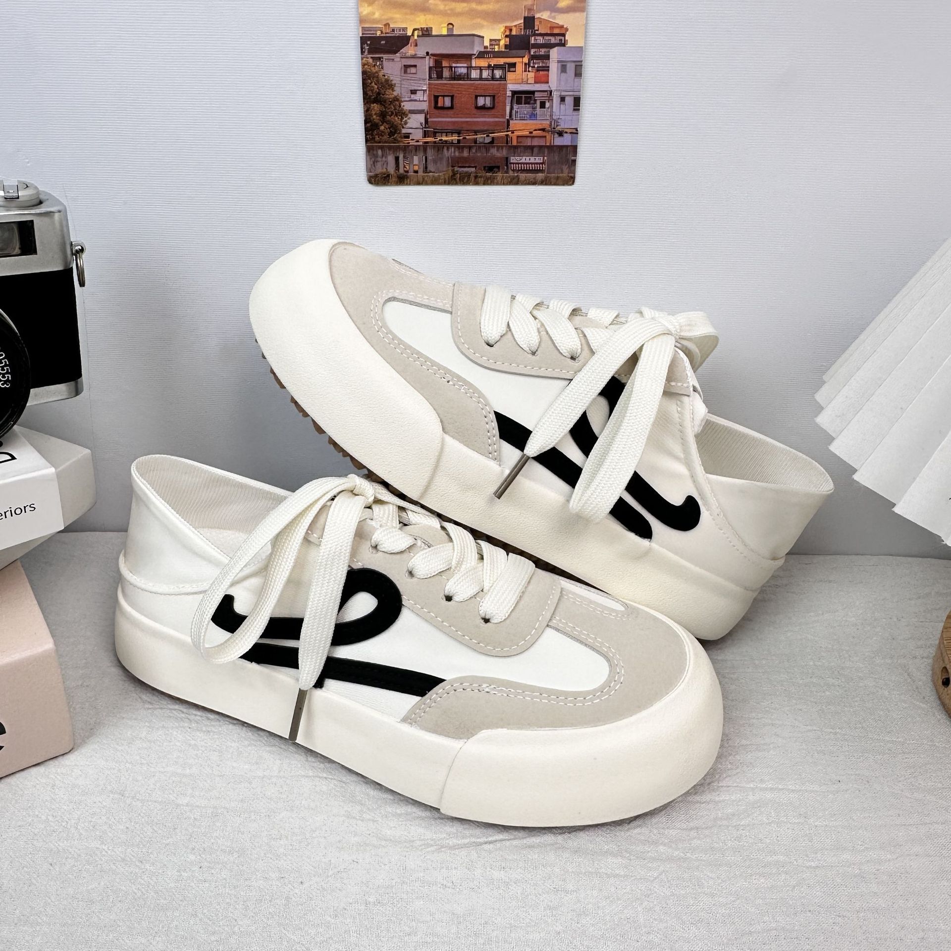 6652 zapatos de lona de suela gruesa mujer 2025 primavera nuevo estilo estudiante todo fósforo zapatos chic zapatos blancos casuales originales mujeres