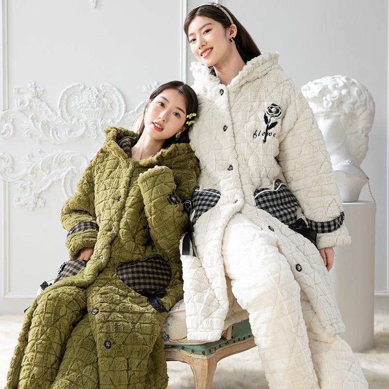 Winter coral fleece quilted robe for women, with added fleece lining, thickened material, hooded design, and extended length, a fashionable and warm loungewear set Winter coral fleece quilted robe for women, with added fleece lining, thickened material, hooded design, and extended length, a fashionable and warm loungewear set