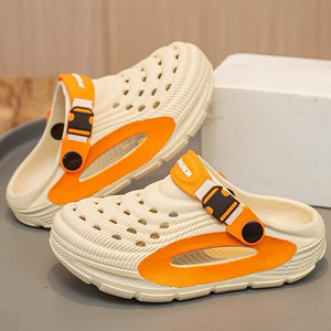 Летние детские тапочки в стиле Crocs для мальчиков, нескользящие мюли, модная пляжная обувь, коллекция 2026 года, можно носить двумя способами, подходят для подростков