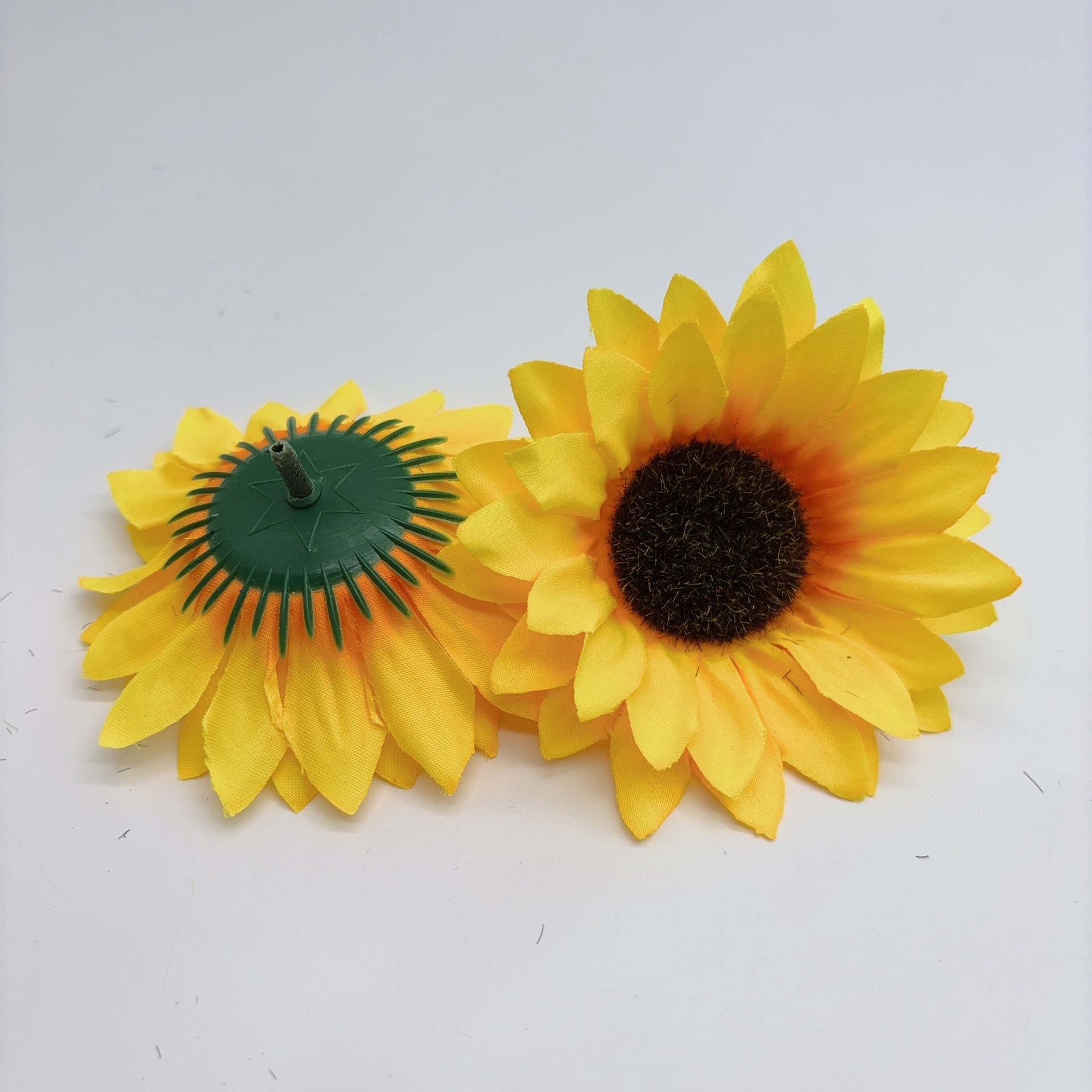 공장 도매 인조 꽃 10cm 해바라기 꽃 머리 DIY 실크 꽃 천 꽃 가짜 꽃 액세서리