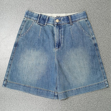 Women's lightweight washed denim Bermuda shorts detail 4