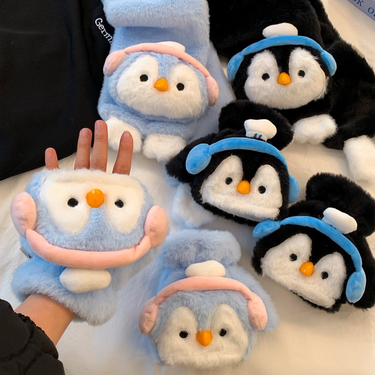 2025 nuevos guantes de pelusa lindos pingüinos chicas invierno versátil estilo coreano guantes de cuello corto de dibujos animados cálidos