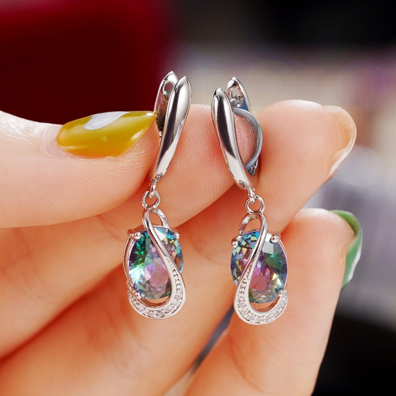 Orecchini pendenti ovali con pietre preziose stile elegante_voghion.com