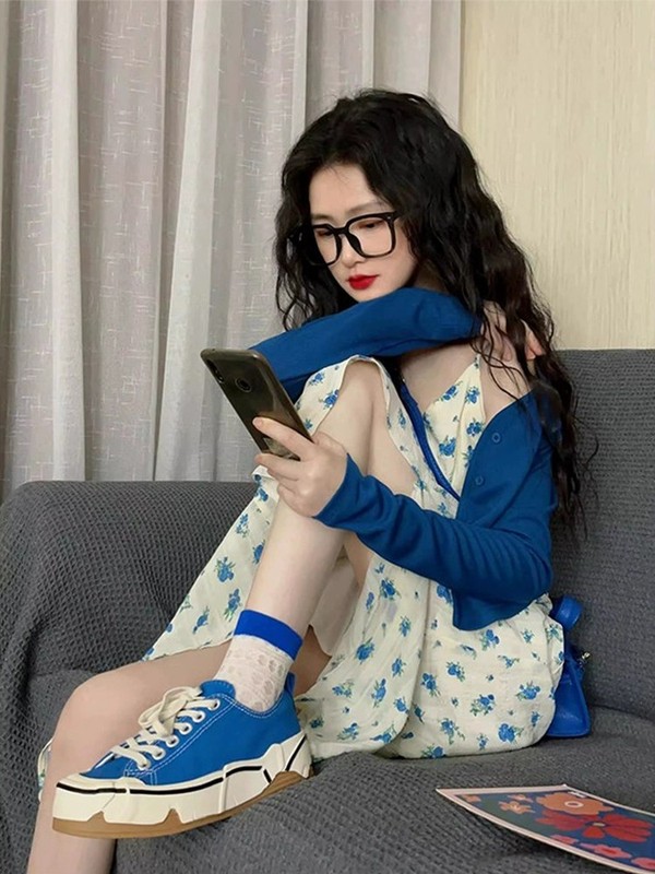 早秋装搭配一整套小个子茶系穿搭套装女蓝色碎花吊带连衣裙两件套|undefined
