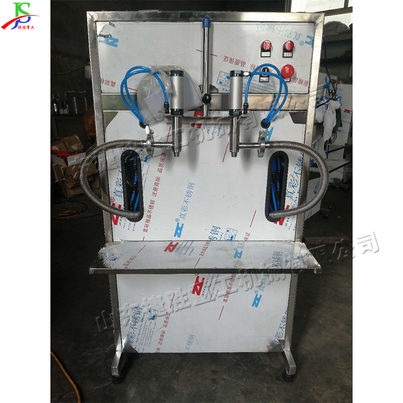 饮料调味厂灌装机 立式气缸液体灌装机 小型半自动定量罐装封口机