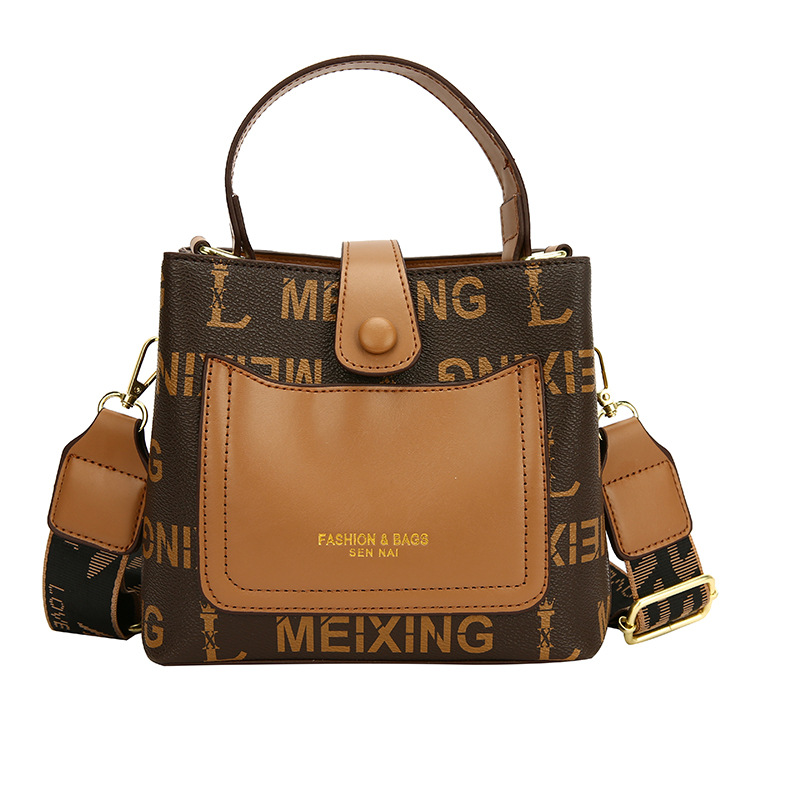 2023 Autumn New Live Broadcast Good Large Capacity Women's Single Shoulder Crossbody Bag Letter Retro Wide Shoulder Strap Bag for Women_voghion.com