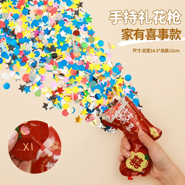 [10]-Hand holding a fireworks gun (there is a happy event in the family)