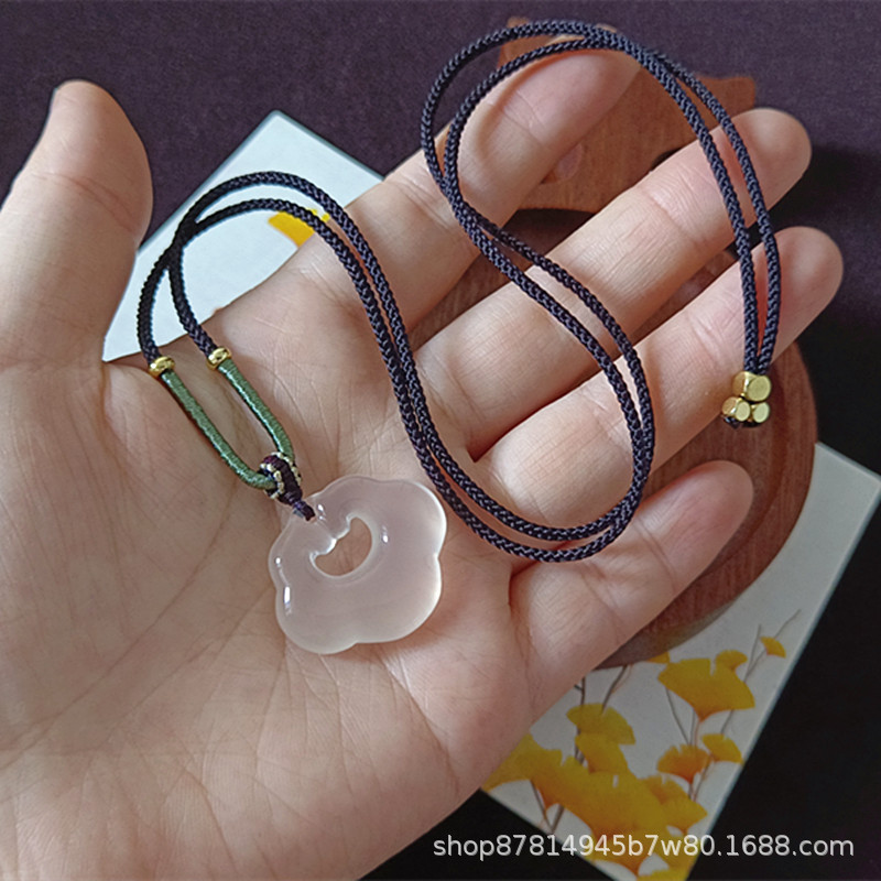 흑색 밧줄이 달린 백옥수 구름 자물쇠(23*27mm)