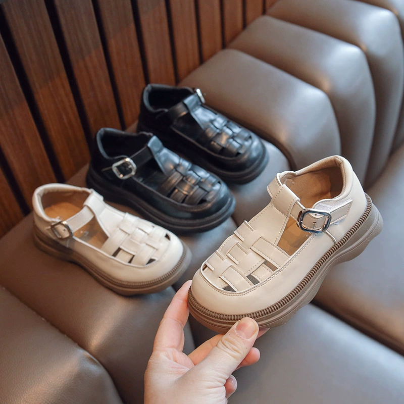 Маленькие кожаные туфли для девочек принцесса весна и лето 2023 новая мягкая подошва детская обувь девушка нескользящая полая одиночная обувь летняя