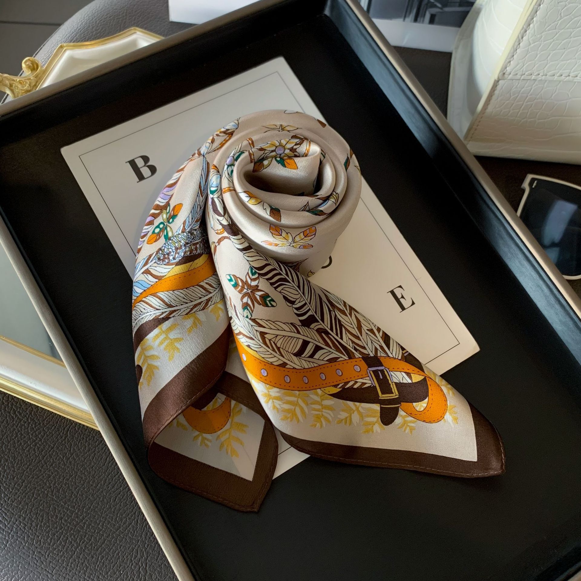 Versión coreana de todo fósforo primavera 2025 nueva moda 70 bufanda pequeña bufanda cuadrada mujer a juego camisa pequeña bufanda bufanda al por mayor