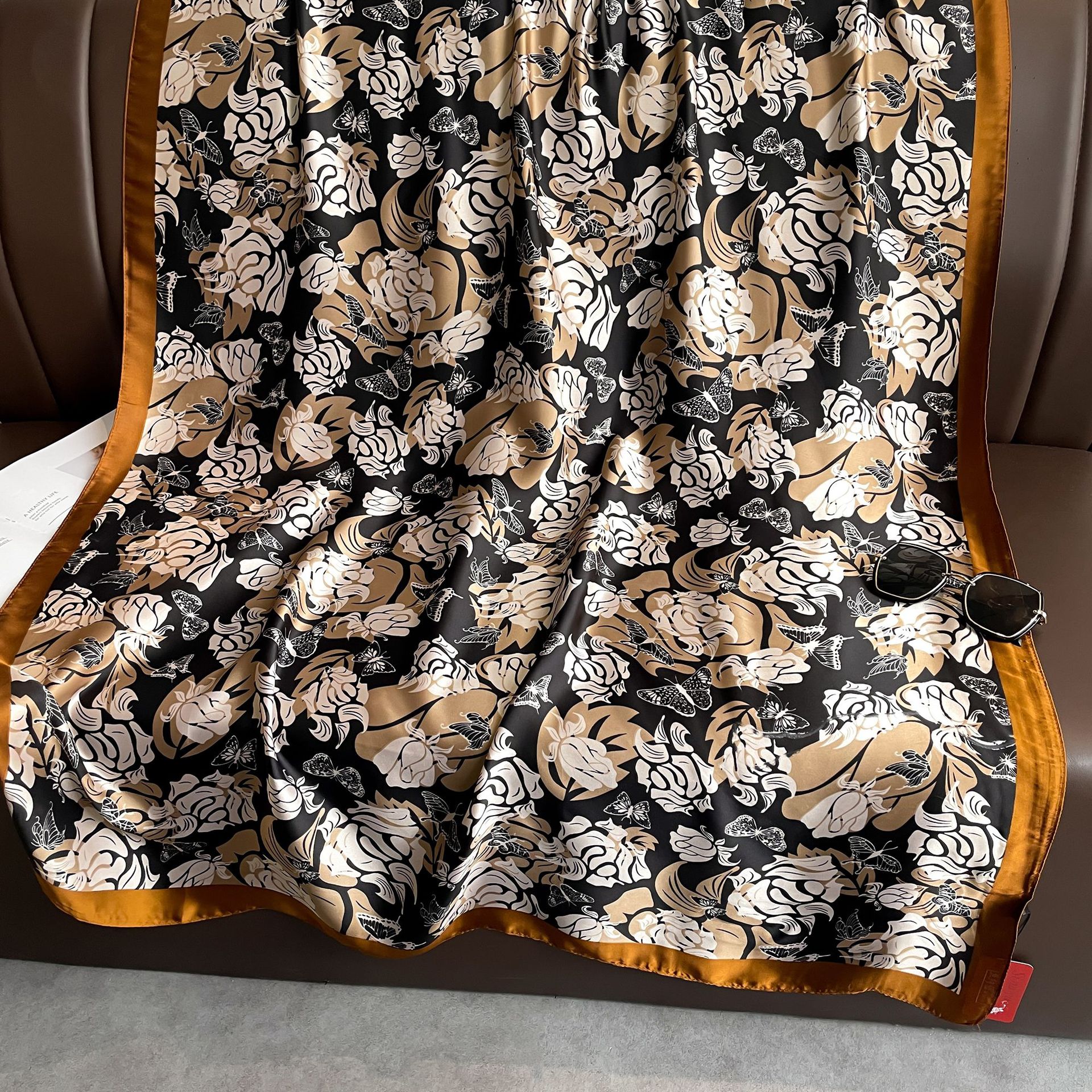Estilo coreano artístico retro mariposa flor impresa bufanda de seda vacaciones protector solar mantón playa Toalla de seda artificial bufanda grande
