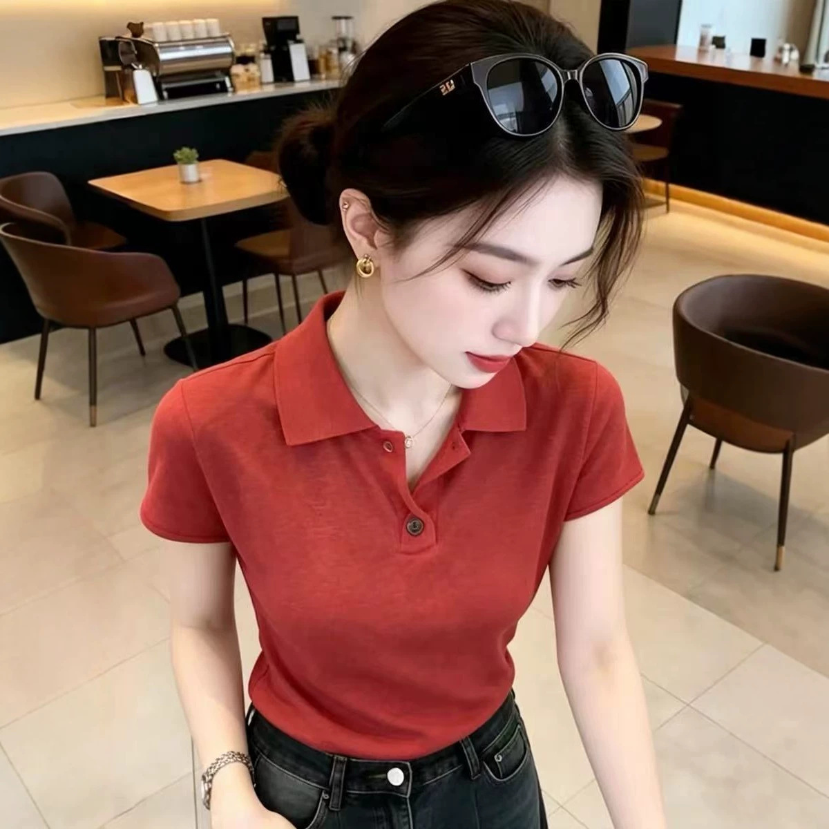 Áo thun ngắn tay nữ cổ polo dáng ôm, kiểu Hàn Quốc — màu đỏ chi tiết 2