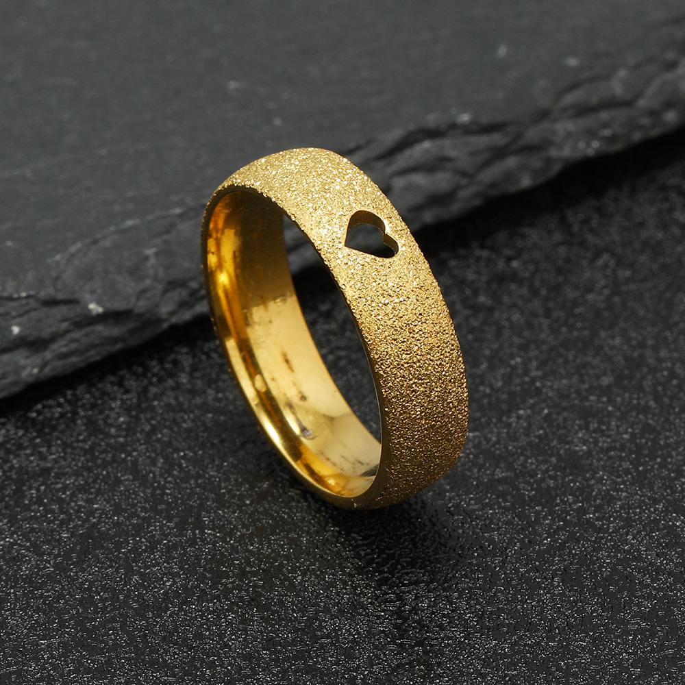 Cruz-frontera estilo europeo y americano creativo joyería de acero inoxidable corte corazón hueco ECG esmerilado titanio anillo de acero fabricante